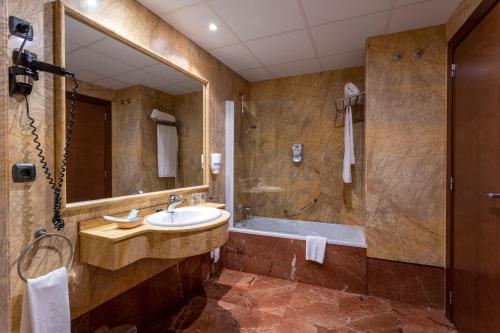 Koupelna v ubytování Hotel Aroi Bierzo Plaza