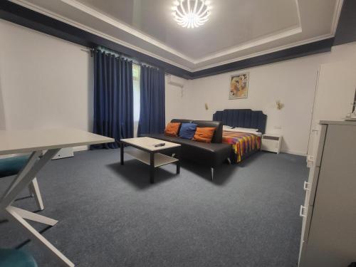 Гостиная зона в CryptoHotel.Club