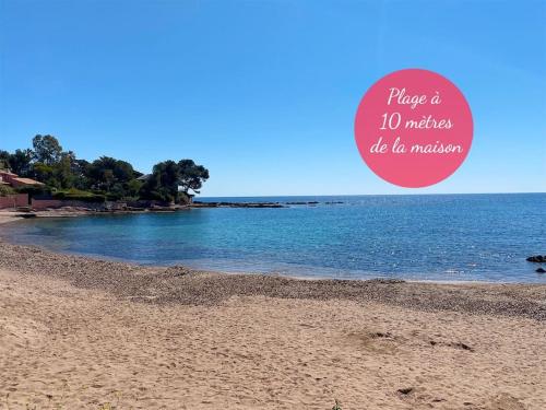 Maisonnette climatisée à 10 m de la plage de la péguière