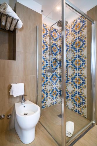 a bathroom with a toilet and a shower at Hotel Rivage Taormina in Taormina