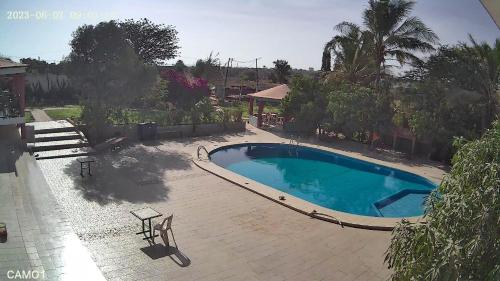 an overhead view of a swimming pool in a yard at RESIDENCE BELIER 