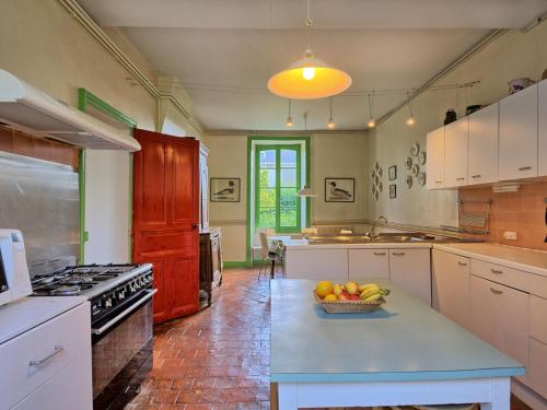 Η κουζίνα ή μικρή κουζίνα στο Holiday Home Langevine by Interhome