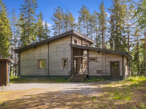 a house in the woods with a driveway at Holiday Home Pursiranta by Interhome in Keränen