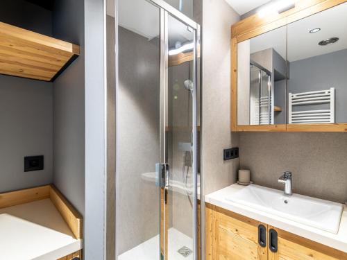 Apartment Les Cimes - Le Lac by Interhome