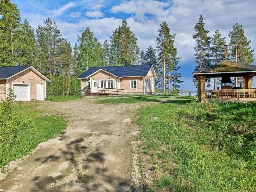 an empty dirt road in front of a house at Holiday Home Villa niemi by Interhome in Kotalahti
