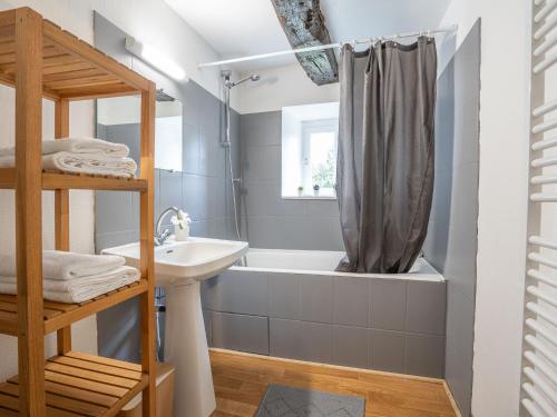 Ένα μπάνιο στο Holiday Home Arbenn 1 by Interhome