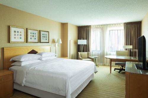 Postel nebo postele na pokoji v ubytování Sheraton Atlantic City Convention Center Hotel