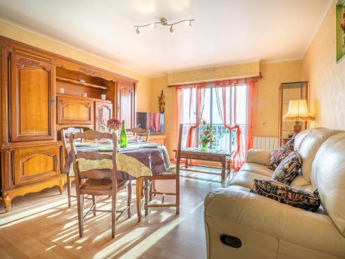 Apartment Le Surcouf by Interhome