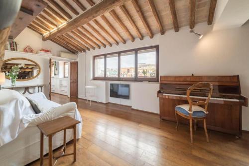 Pantheon Charming Penthouse