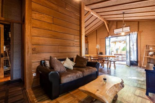 Χώρος καθιστικού στο Chalet Bangli
