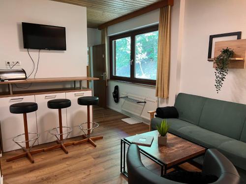 ein Wohnzimmer mit einer Couch und einem Tisch in der Unterkunft Apartment Top 49A by Interhome in Heiligenblut