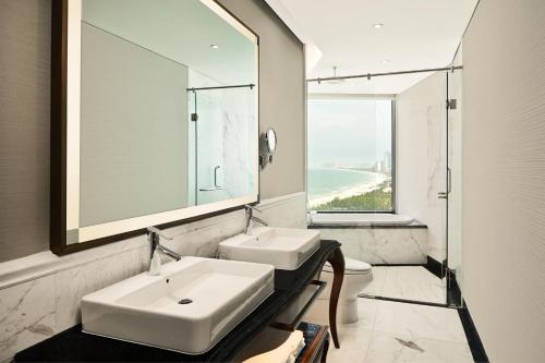 Koupelna v ubytování Four Points by Sheraton Danang