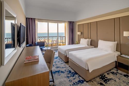 Una cama o camas en una habitación de Rixos Bab Al Bahr - Ultra All Inclusive