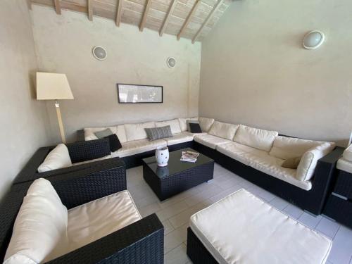 a living room with a couch and a table at 38BIS Location nuit / week-end / vacances in Chaignay