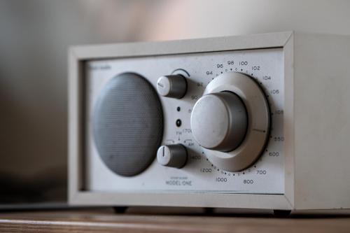 a microwave oven with two knobs on it at Altstadt-Refugium Goslar in Goslar