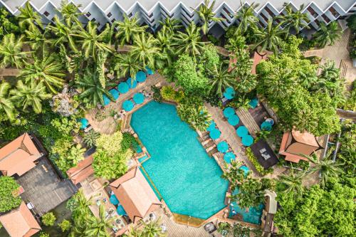 an overhead view of a pool at a resort at Avani Pattaya Resort in Pattaya
