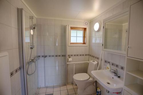 Vonios kambarys apgyvendinimo įstaigoje Fin hytte i nydelige omgivelser