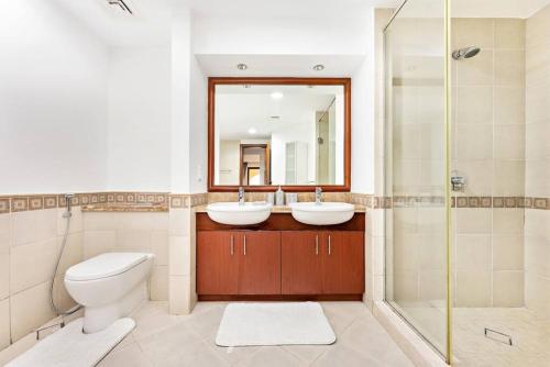 Koupelna v ubytování StoneTree - 1BR apartment with Beach Access Fairmont in Palm Jumeirah