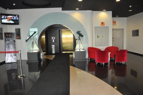 TV a/nebo společenská místnost v ubytování Klana Beach Resort Port Dickson