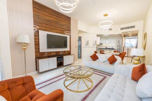 TV a/nebo společenská místnost v ubytování FAM Living - Bayz Tower by Danube - Business Bay
