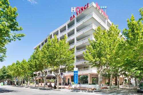 a rendering of the front of the hotel at Hotel Best Da Vinci in Salou