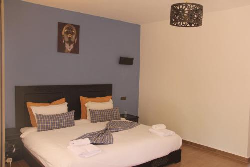 a bedroom with two beds and a chandelier at Dakhla Camp in Dakhla