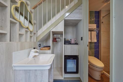 a bathroom with a sink and a toilet at 星澄風旅 Zela Design Hotel in Kaohsiung