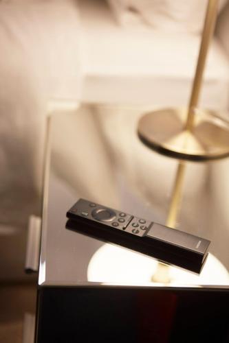 a remote control sitting on top of a table at The Townhouse in Udine