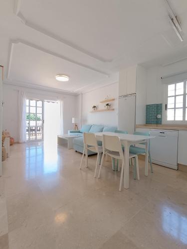 Charming & Sunny Apartment with Ocean View