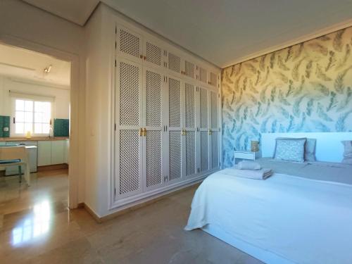 Charming & Sunny Apartment with Ocean View