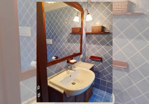 a bathroom with a sink and a mirror at Condominio Pisella in Pieve di Panzano