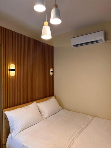 Breeze Residences Condominium 객실 침대