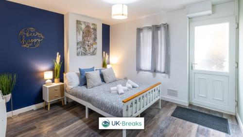 Beautiful modern 1 bedroom apartment Fast Wi-fi 24hr check-in Pet friendly