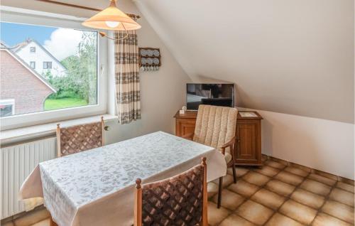 TV a/nebo společenská místnost v ubytování 2 Bedroom Lovely Apartment In Dagebüll