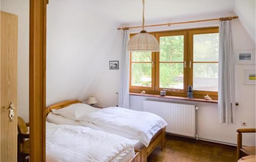a bedroom with two beds and a window at Awesome Apartment In Prerow With Kitchen in Prerow