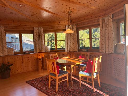 a dining room with a wooden table and chairs at SONNENLODGE St Anton am Arlberg in Sankt Anton am Arlberg