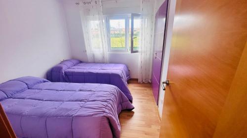Postel nebo postele na pokoji v ubytování Junto Camino De Santiago,1ª línea de playa