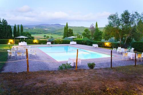 Bazén v ubytování Pian Dei Mucini Resort nebo v jeho okolí
