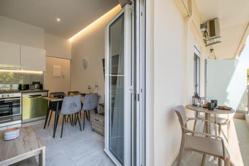 Neaira City Apartment Near The Beach
