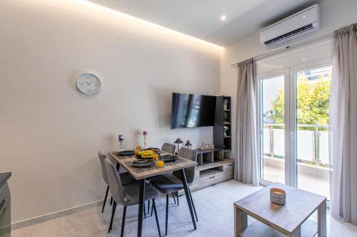 Neaira City Apartment Near The Beach