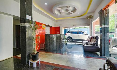 a living room with a car parked in a garage at FabExpress Lloyds Inn in Chennai