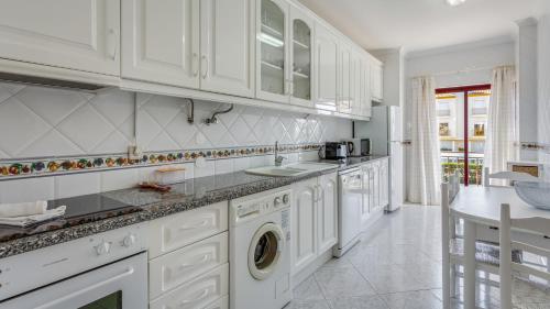 Serene Apartment W/ Balcony and Pool by LovelyStay