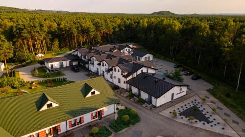 an aerial view of a large house with a yard at Jurajski Kryształ in Zaborze