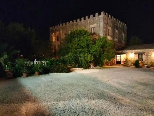 an old castle at night with a yard at Torre Rodosta in Modica