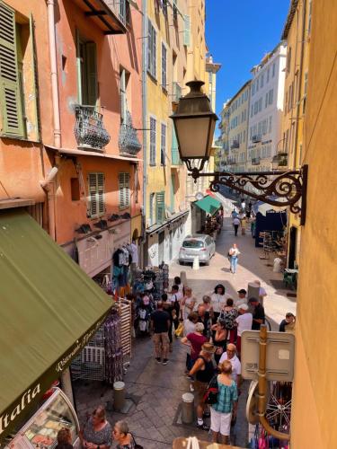 Old Town Nice Renovated 2BR Near Beaches & Cours Saleya