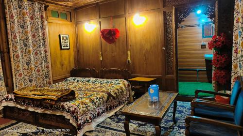 シュリーナガルにあるHouseboat Karima palaceのギャラリーの写真