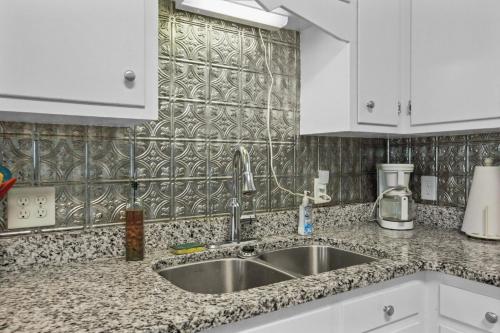 a kitchen with a sink and a counter top at Little Inn on Main in Washington