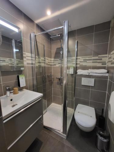 Un baño de Kyriad Saint Quentin en Yvelines - Montigny