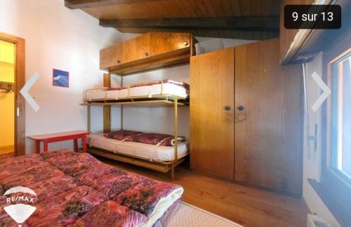 Katil dua tingkat atau katil-katil dua tingkat dalam bilik di La Remointze