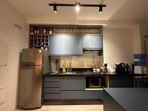 Η κουζίνα ή μικρή κουζίνα στο Flat vista mar em Santos